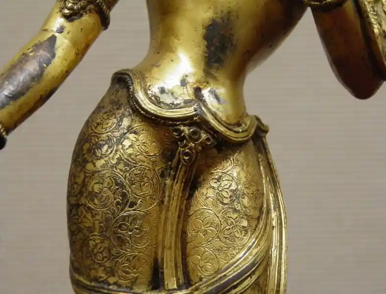 Flower-like triskele on the thighs of a statuette, National Museum of Nepal